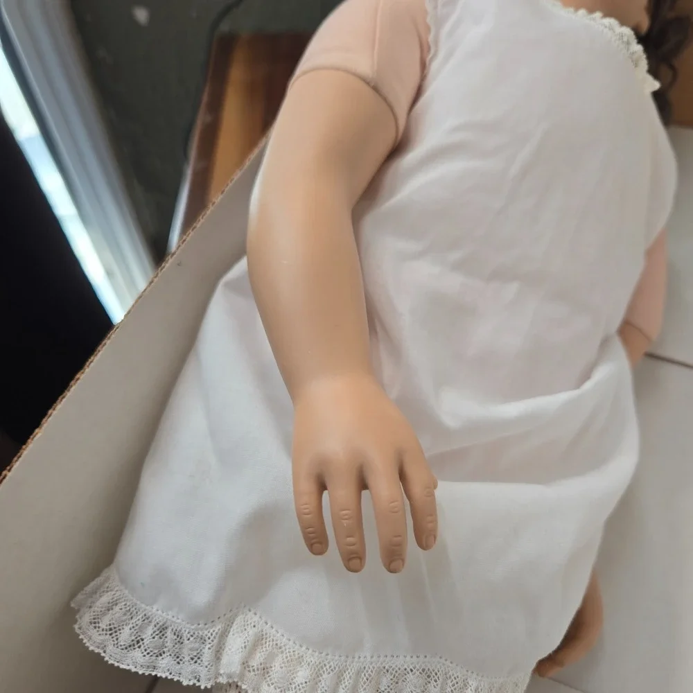 My Twinn Doll Beauty Brown Brunette Curly Hair Adorable Rare Htf w box & clothes